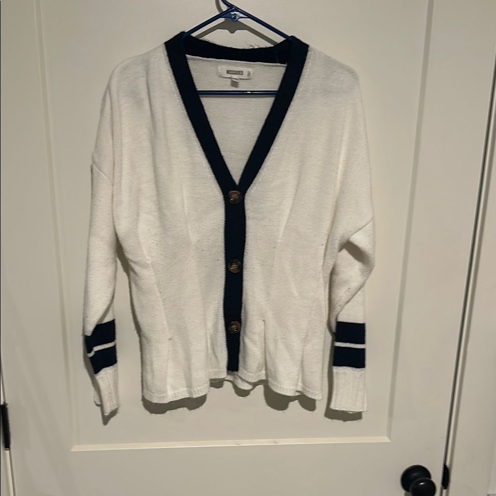 Missguided White and Blue Cardigan Sweater with V-neck and Long Sleeves